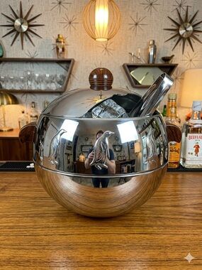 Mid Century Modern mirror finish silver ice bucket Bakelite handles barware